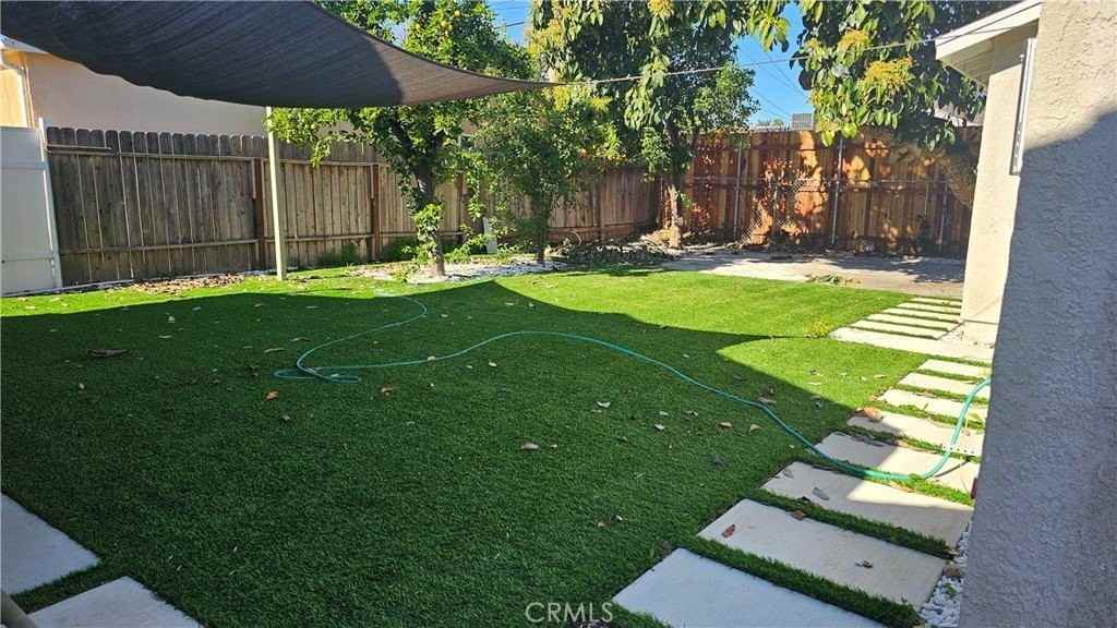 17615 Victory Blvd - Photo 3 of 20