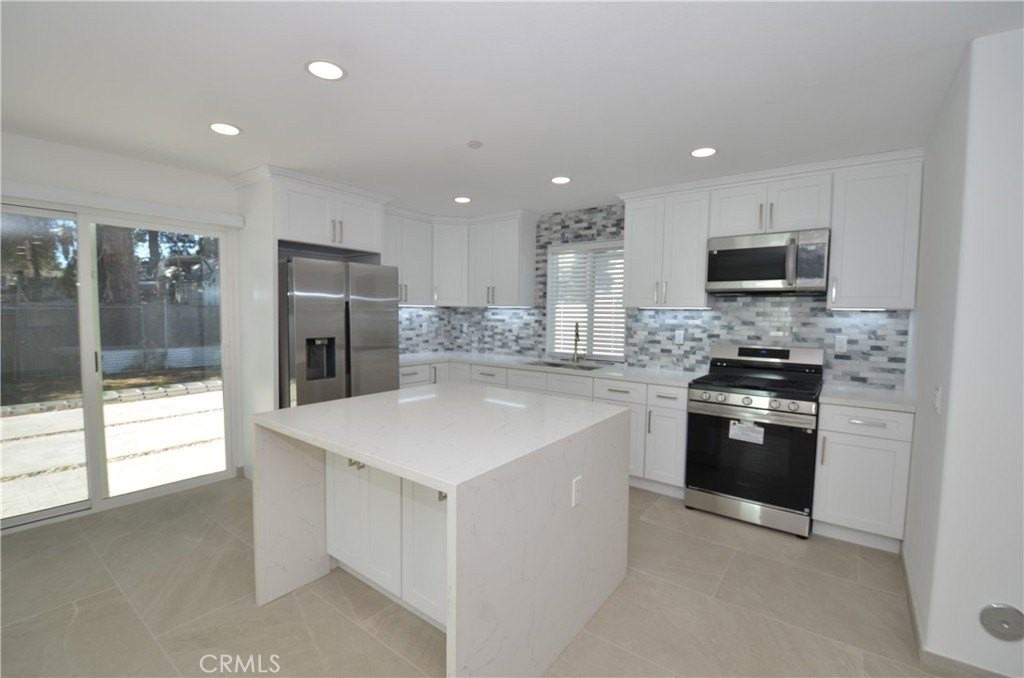 18946 Ingomar St - Photo 4 of 18