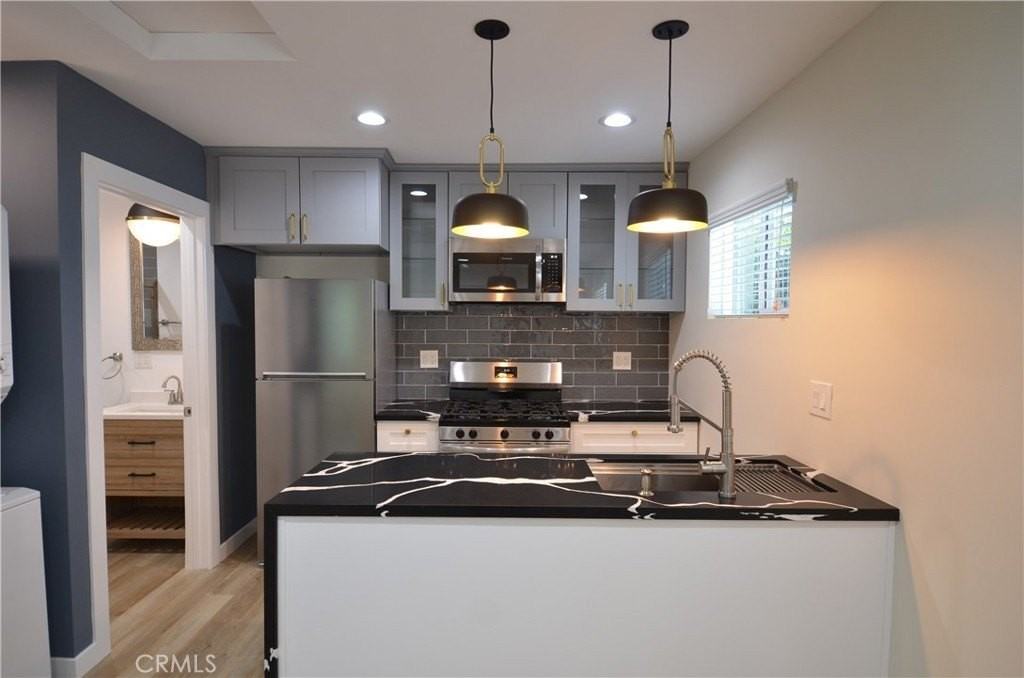 6406 Densmore Ave - Photo 3 of 8