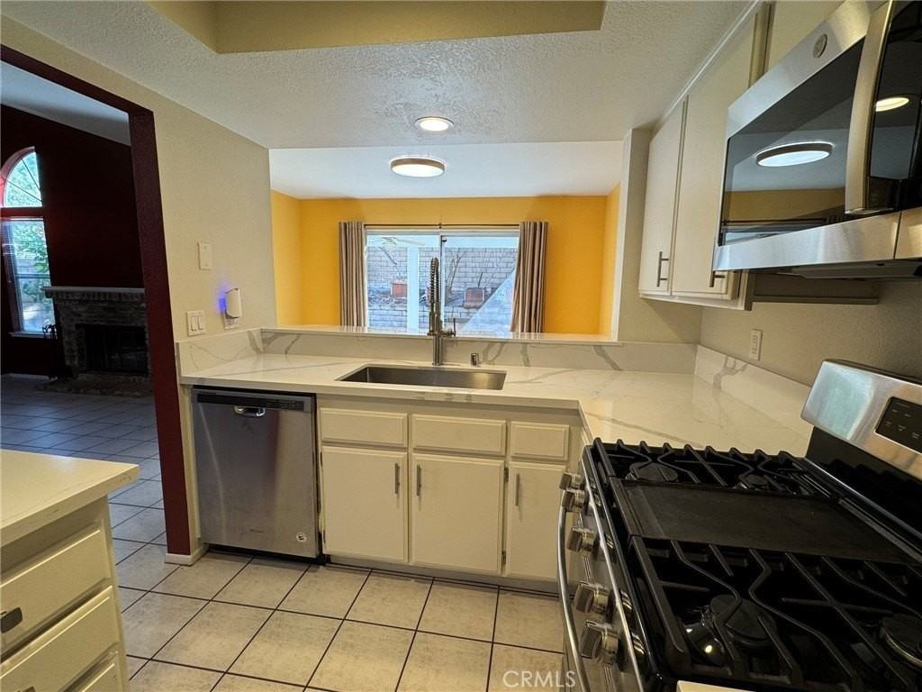 1254 Sand Creek Rd - Photo 7 of 26