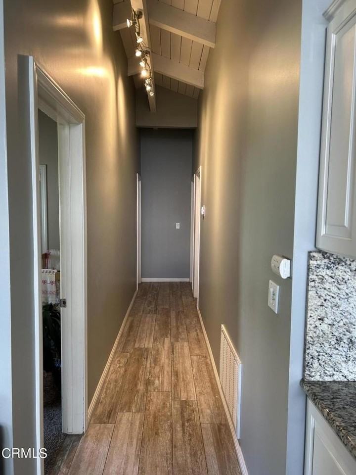 4237 Faria Rd - Photo 6 of 32