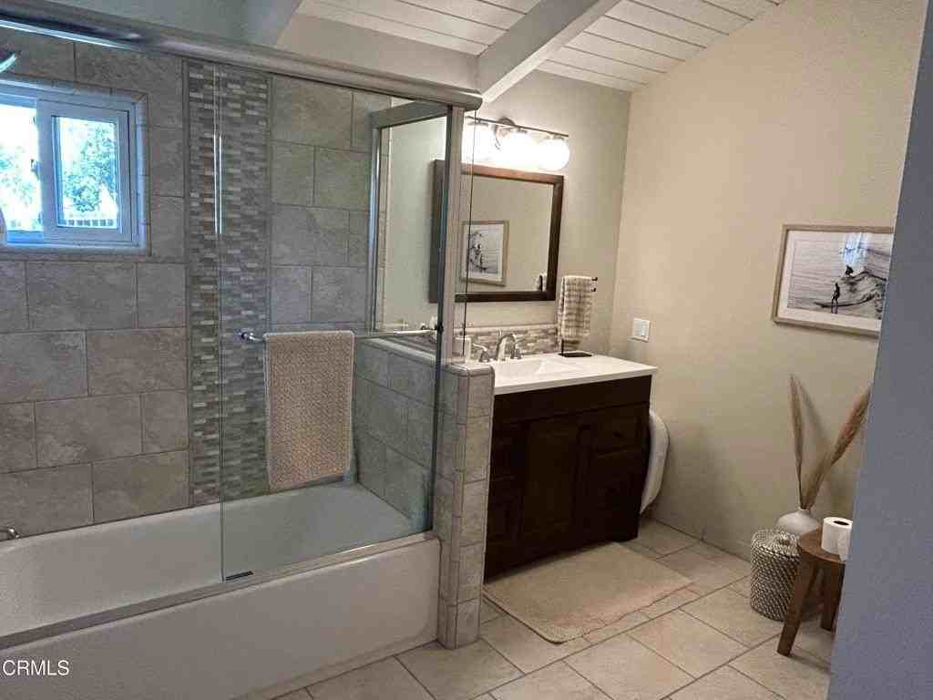 4237 Faria Rd - Photo 7 of 32