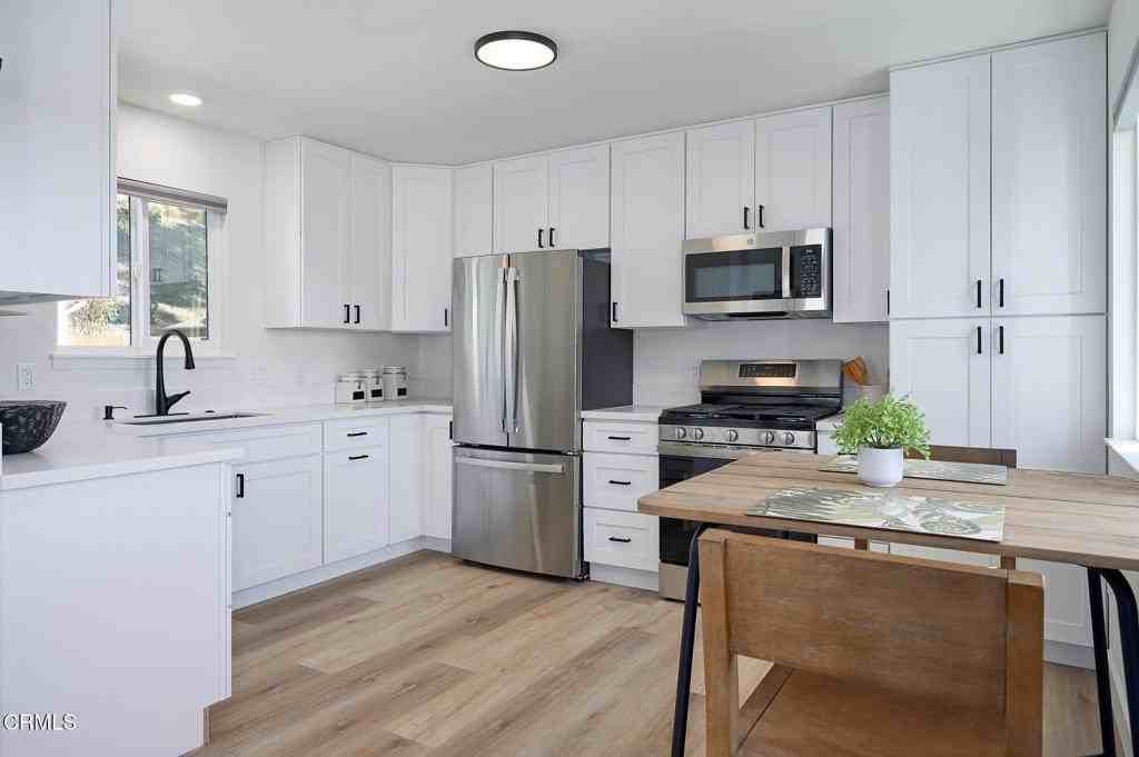 97 Everett St #B - Photo 4 of 28