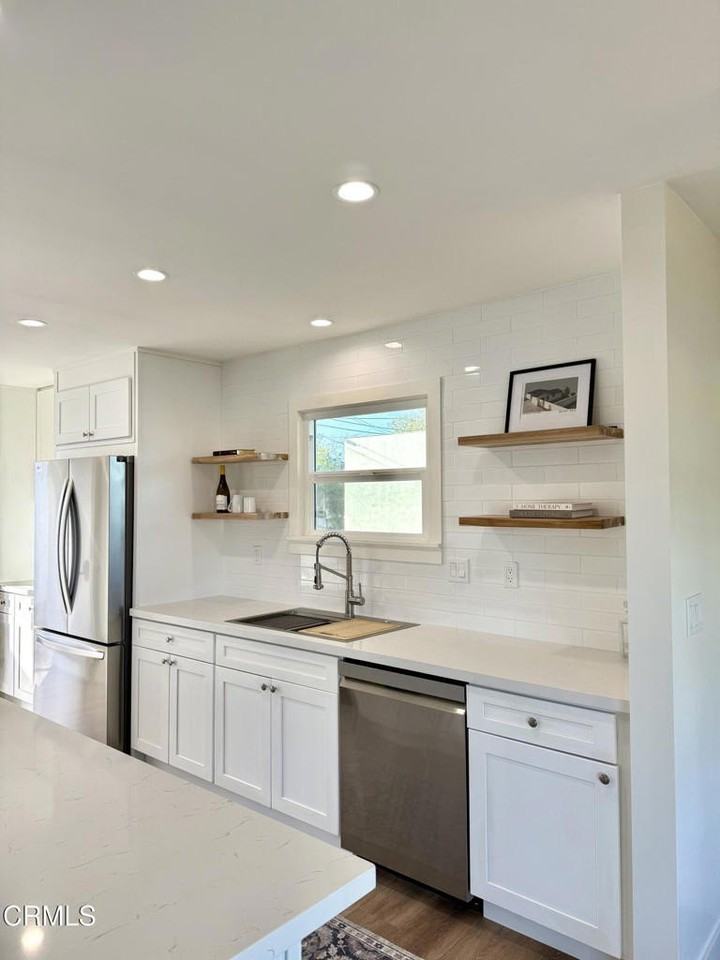 109 S Glenn Dr - Photo 4 of 9