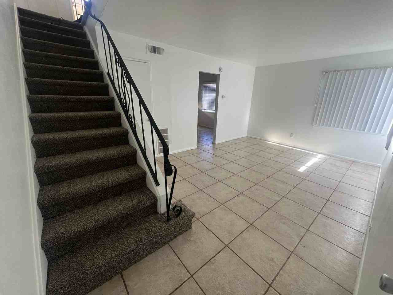 Nob Hill Apartments - Photo 2 of 6