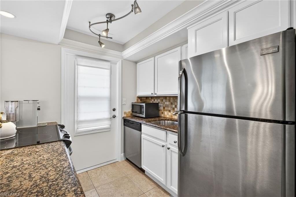 1550 Gulf Shore Blvd N Apt E6 #E6 - Photo 4 of 21