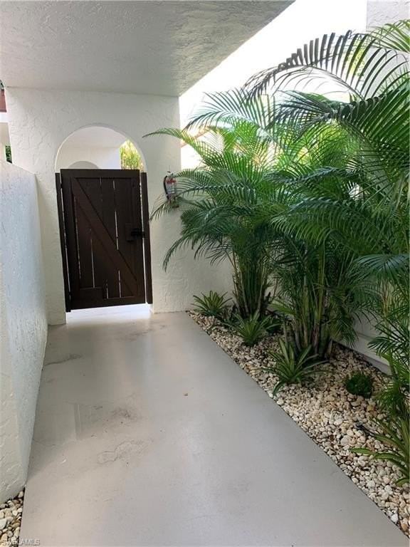 4082 Belair Ln Apt 9 #9 - Photo 2 of 47