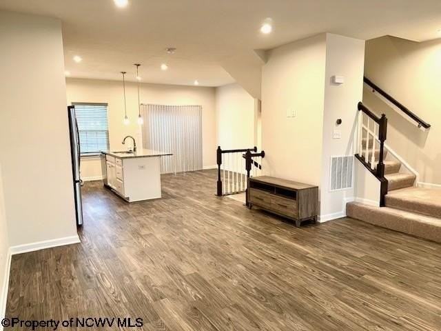 213 Stonehurst Dr - Photo 2 of 18