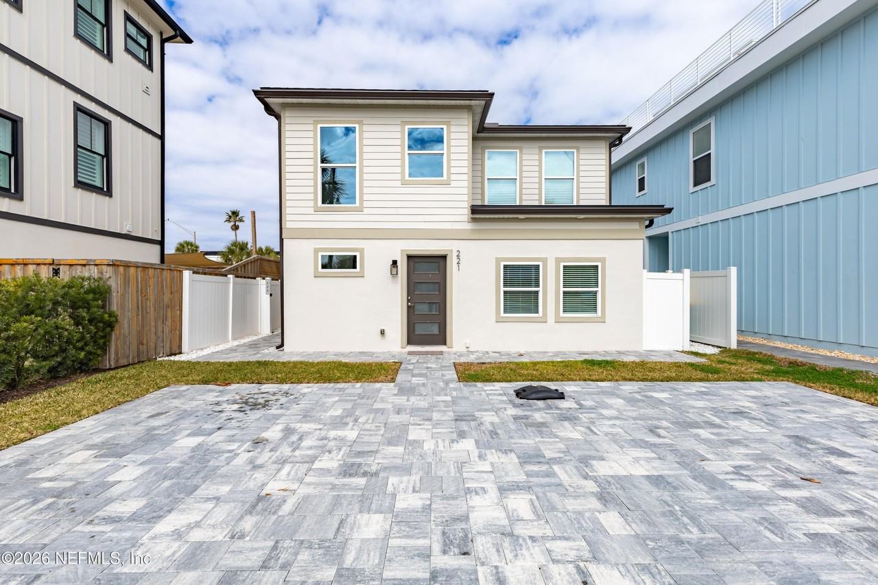 221 19th Ave N Unit A #A