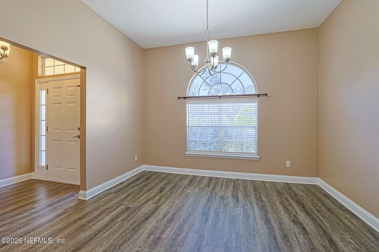 3031 Five Oaks Ln - Photo 5 of 29