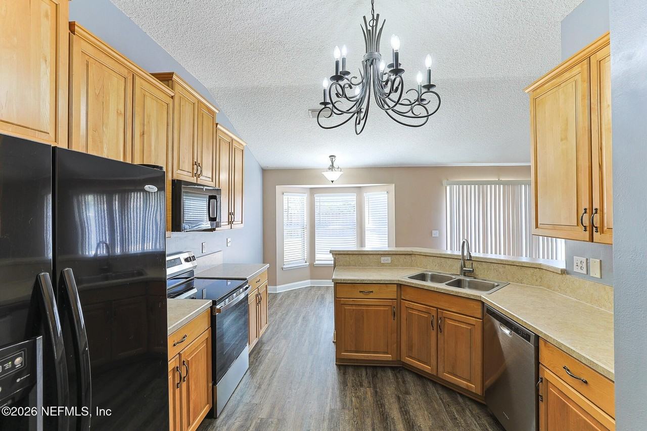 3031 Five Oaks Ln - Photo 6 of 29