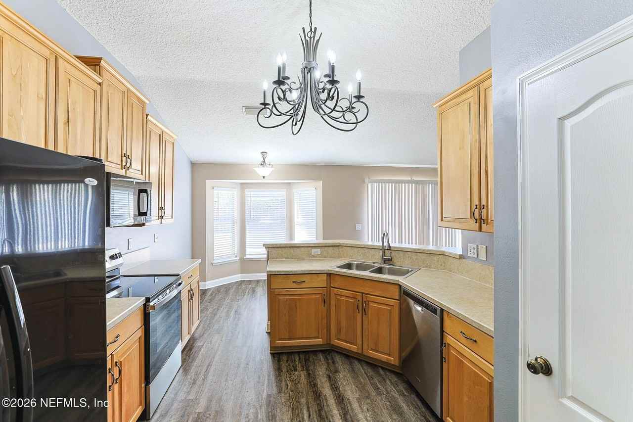 3031 Five Oaks Ln - Photo 7 of 29