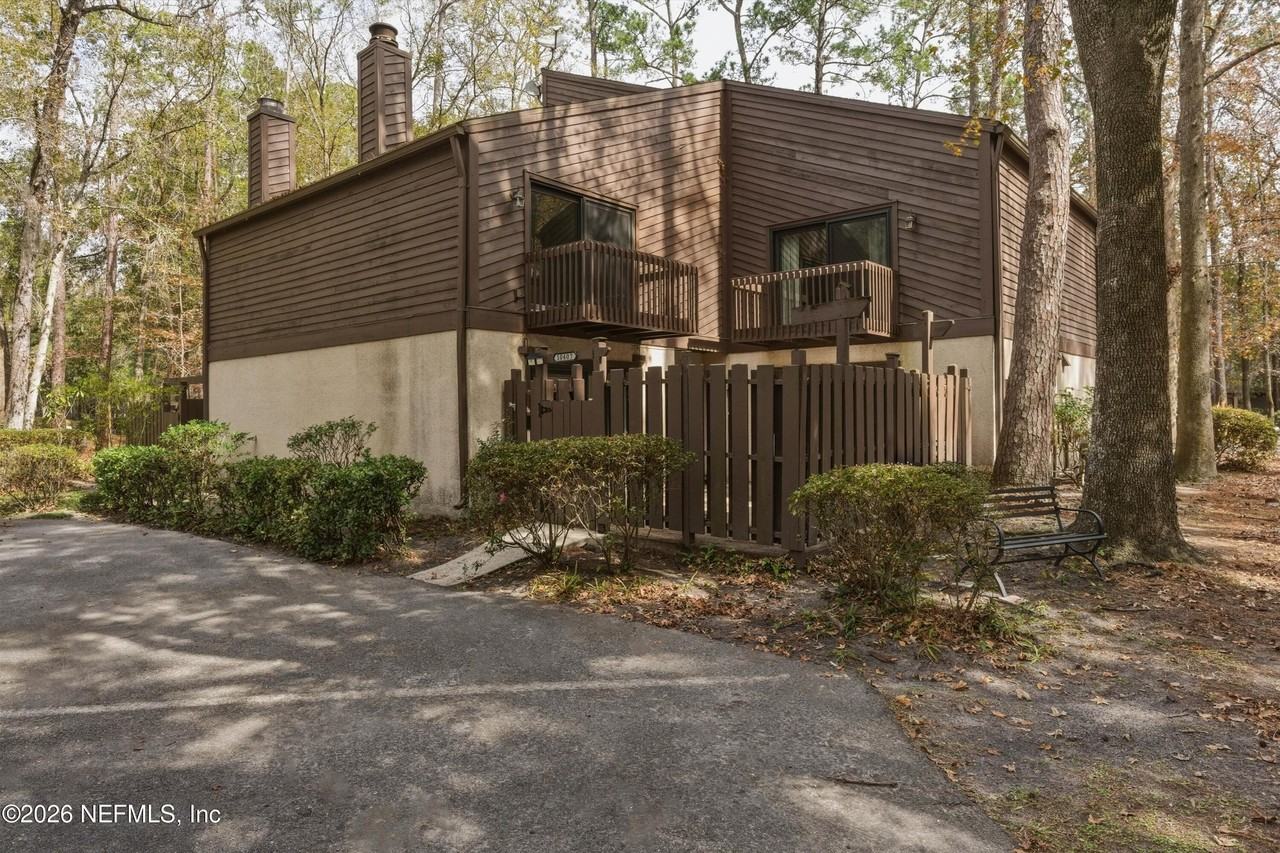 10407 Big Tree Cir W - Photo 2 of 27