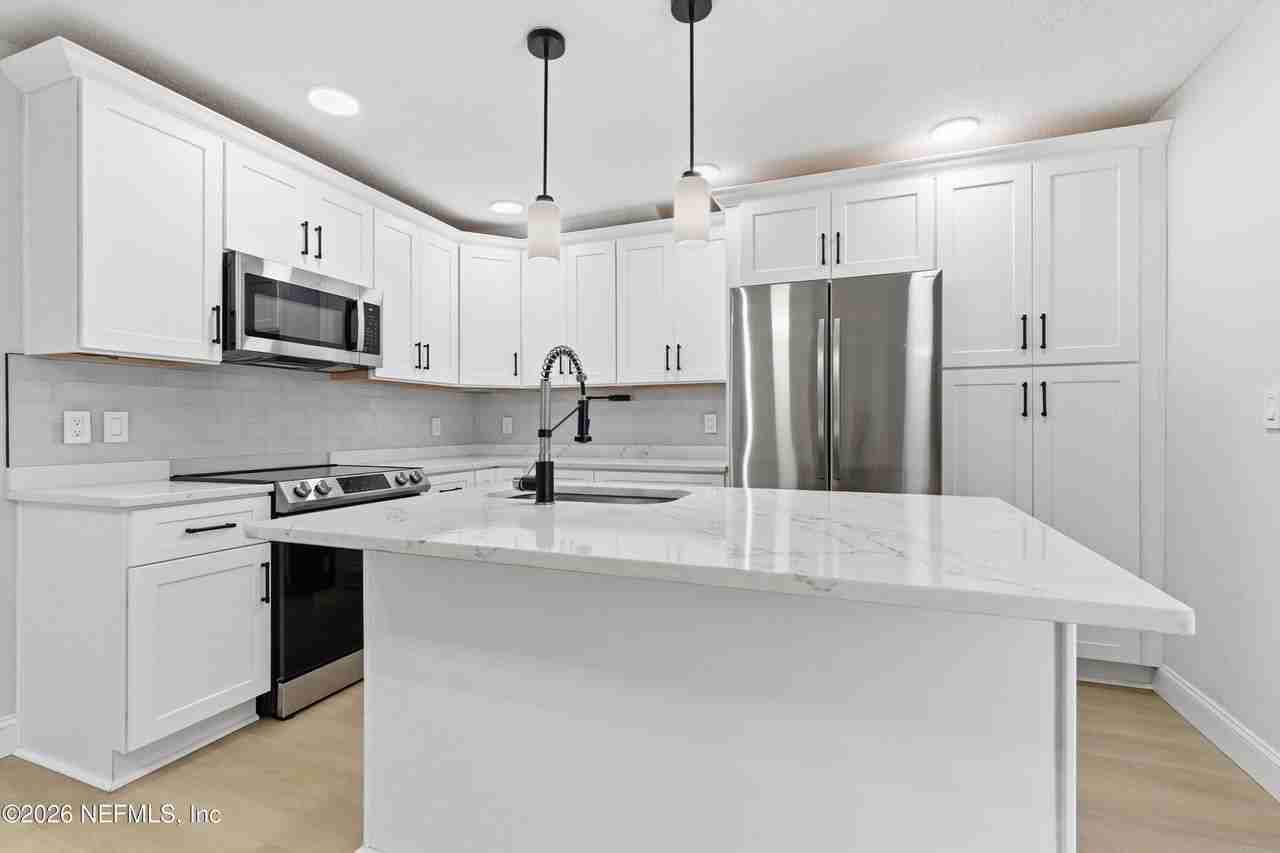 10407 Big Tree Cir W - Photo 3 of 27