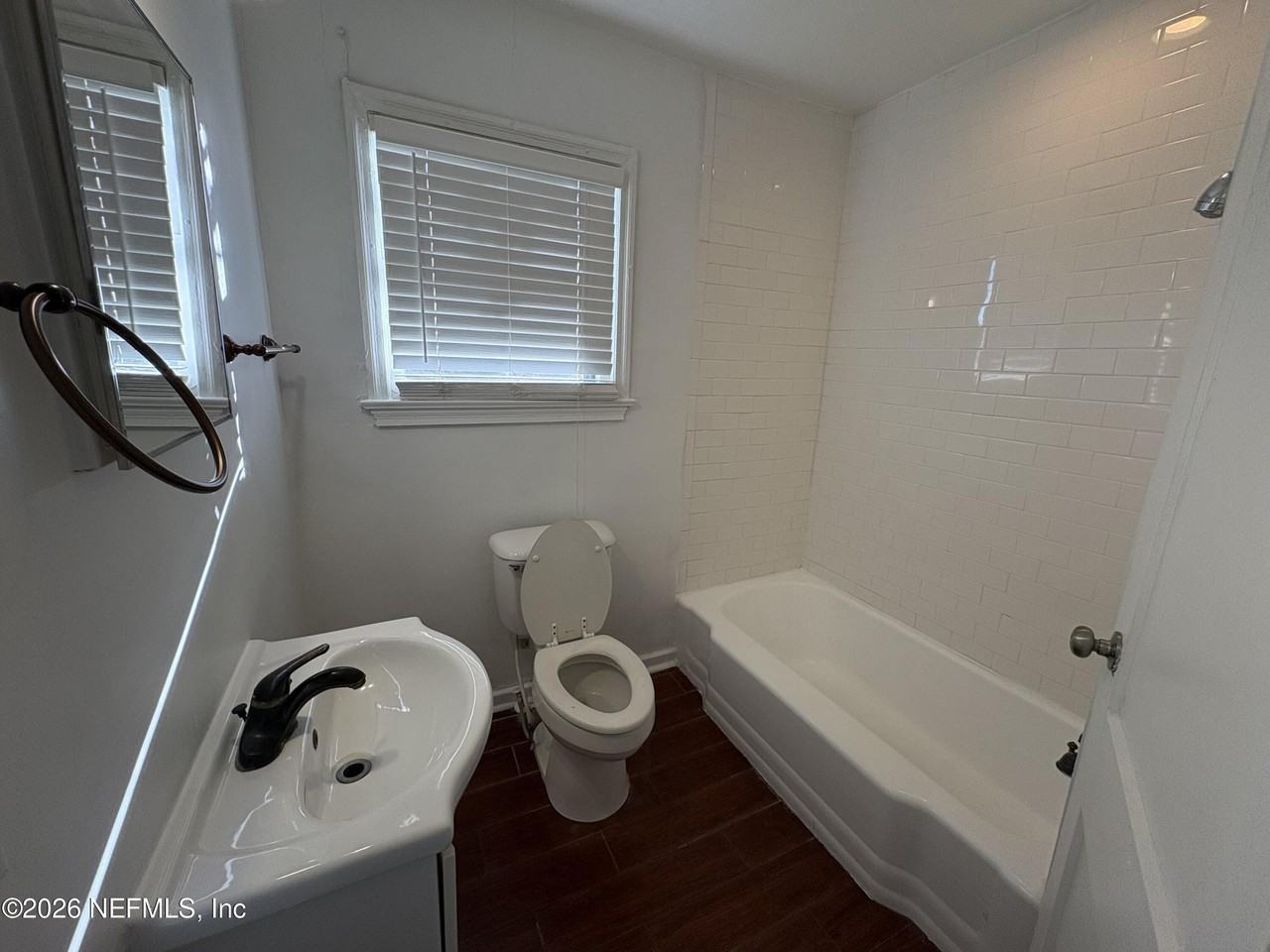 4719 Crescent St - Photo 3 of 10