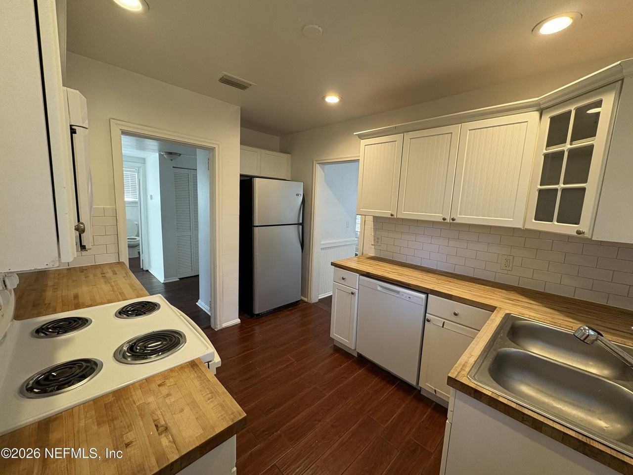 4719 Crescent St - Photo 7 of 10