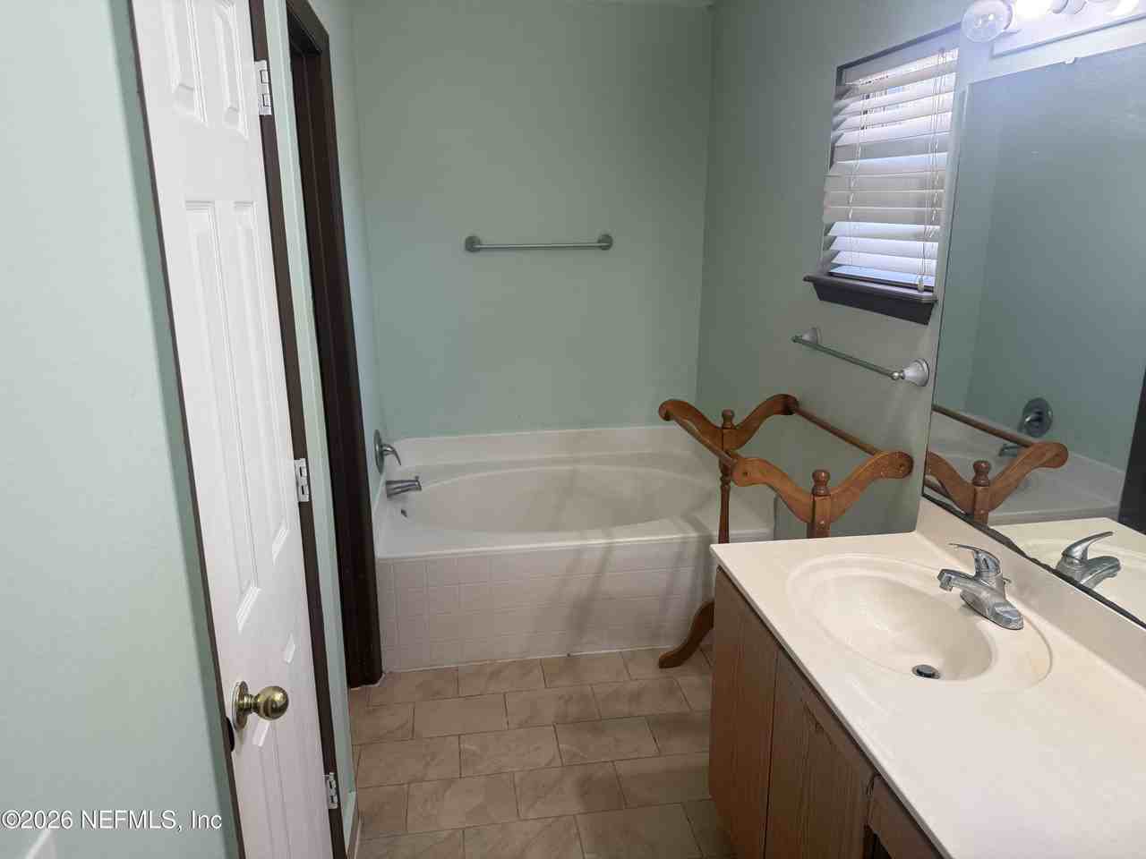 2157 Willesdon Dr W - Photo 6 of 13