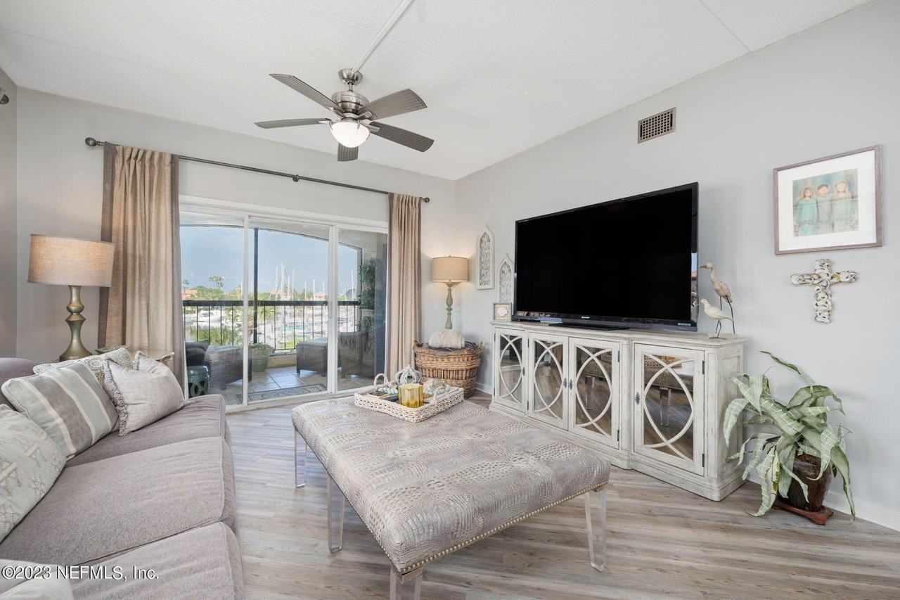 3114 Harbor Dr - Photo 4 of 33