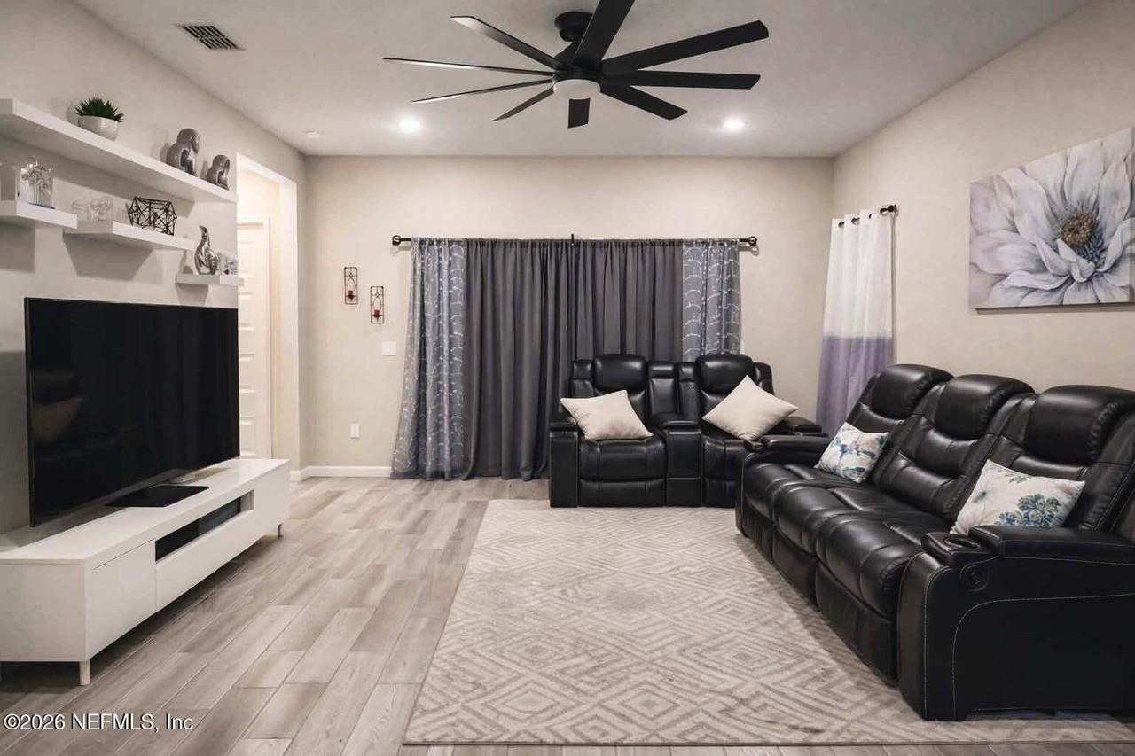 2155 Sequoia Ct - Photo 2 of 23