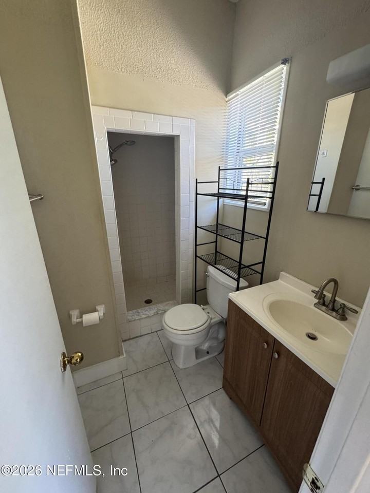 1604 Cherry St Apt 4 #4 - Photo 4 of 11