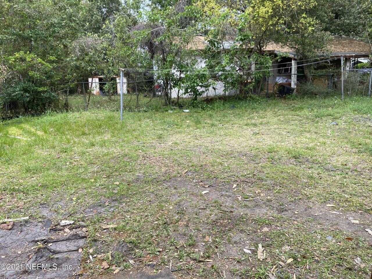 3716 Stuart St - Photo 2 of 13