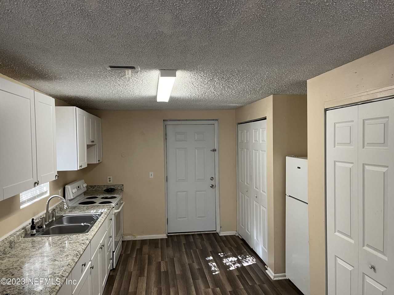 3716 Stuart St - Photo 3 of 13