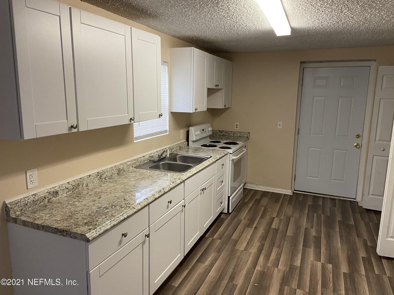 3716 Stuart St - Photo 4 of 13