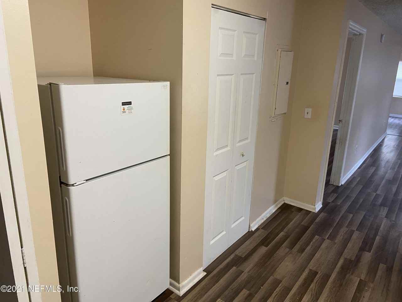 3716 Stuart St - Photo 5 of 13