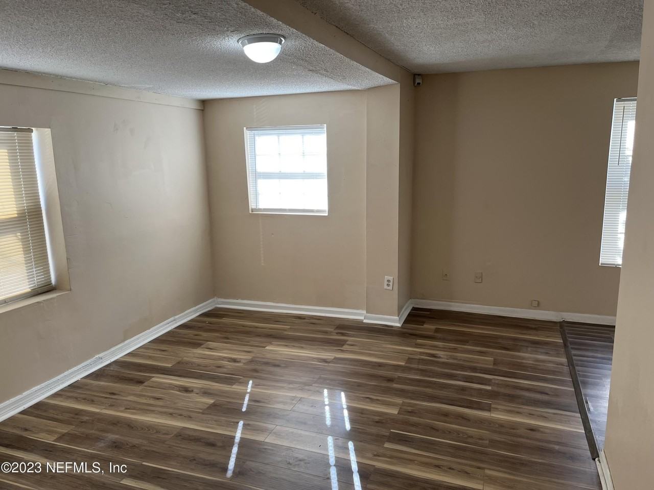 3716 Stuart St - Photo 6 of 13