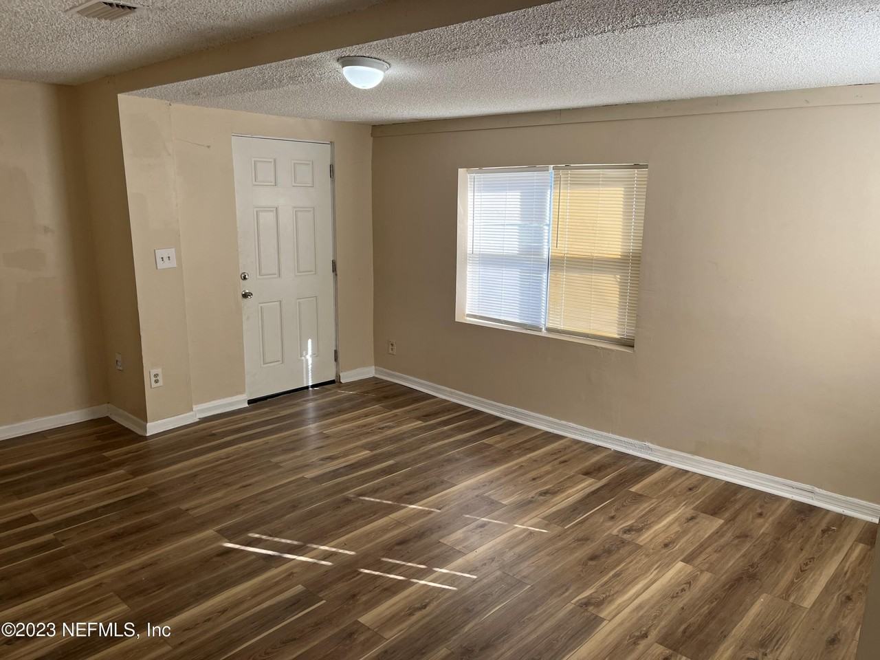 3716 Stuart St - Photo 7 of 13