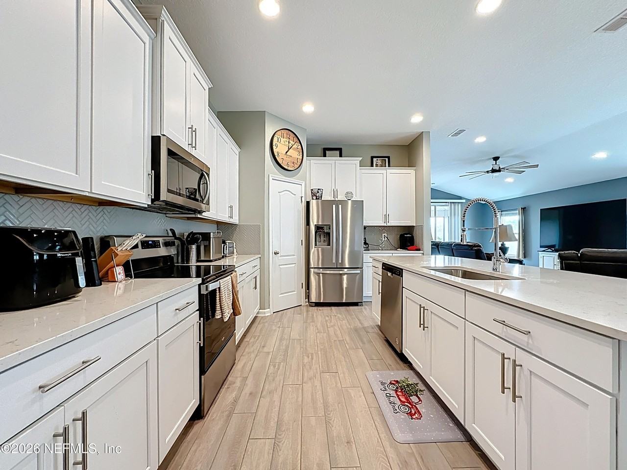 65849 Edgewater Dr - Photo 6 of 36