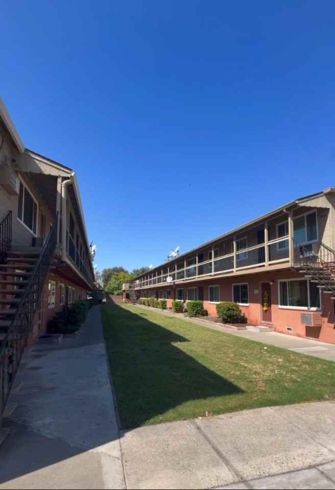 Alpine Apartments - Photo 2 of 6