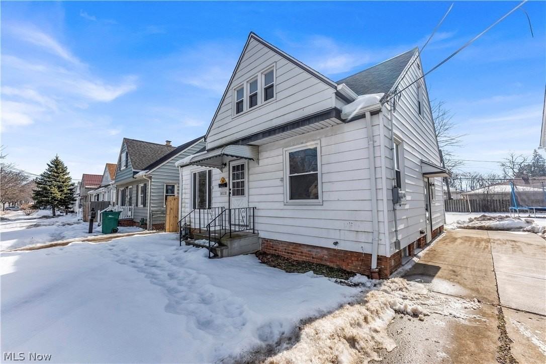 14028 Rockside Rd - Photo 3 of 24