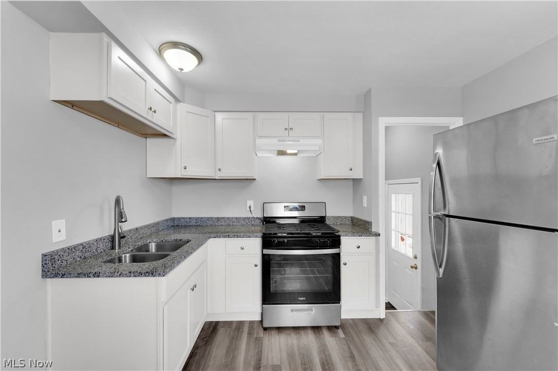 14028 Rockside Rd - Photo 7 of 24