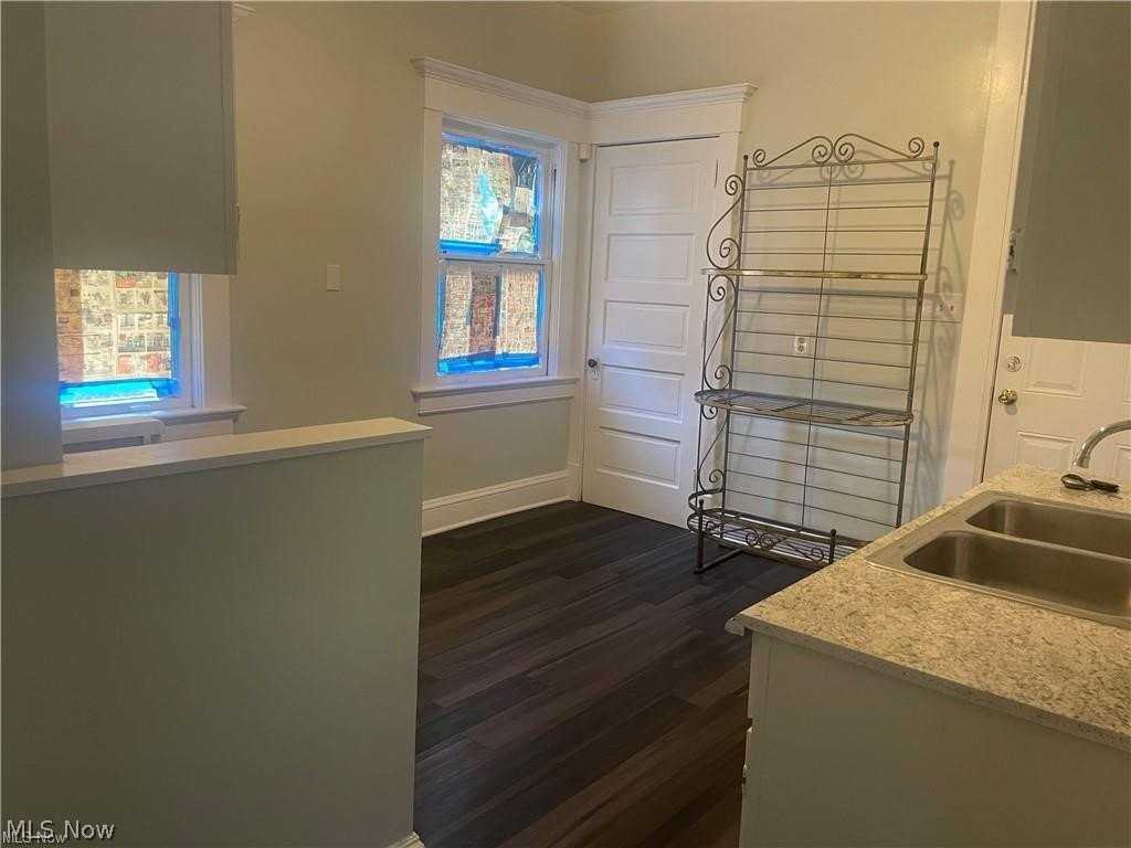 1420 Ansel Rd - Photo 5 of 23