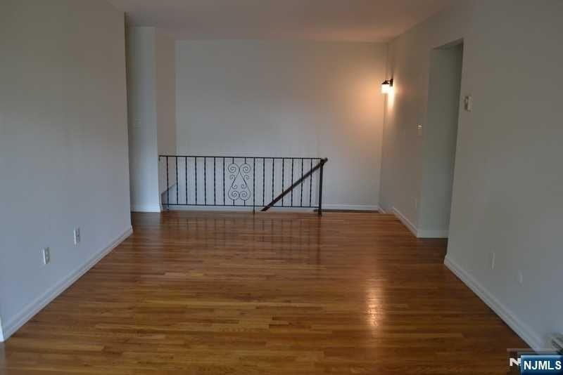 27-33 Corsa Ter - Photo 3 of 25