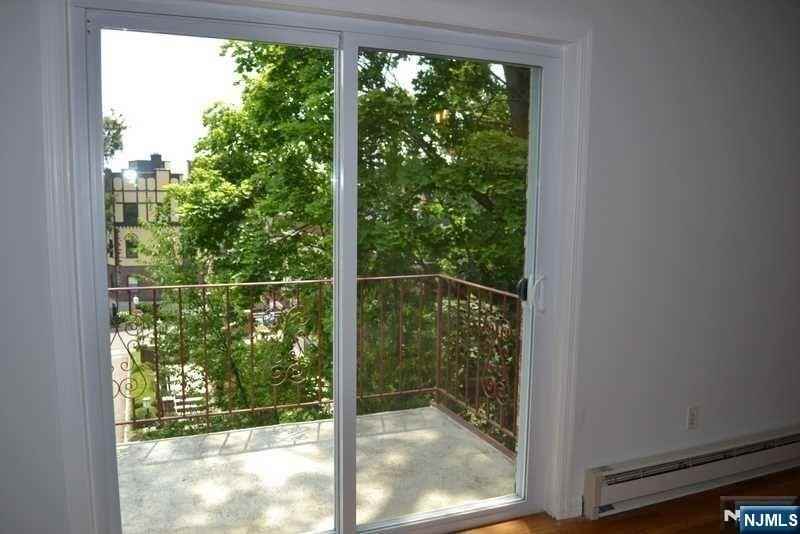 27-33 Corsa Ter - Photo 4 of 25