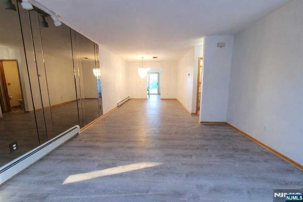 81 Church St - Photo 5 of 32