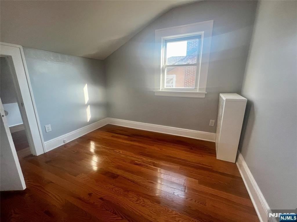 114 Cloverdale Ave - Photo 5 of 22