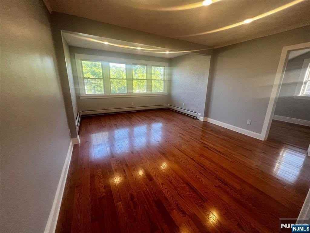 114 Cloverdale Ave - Photo 6 of 22