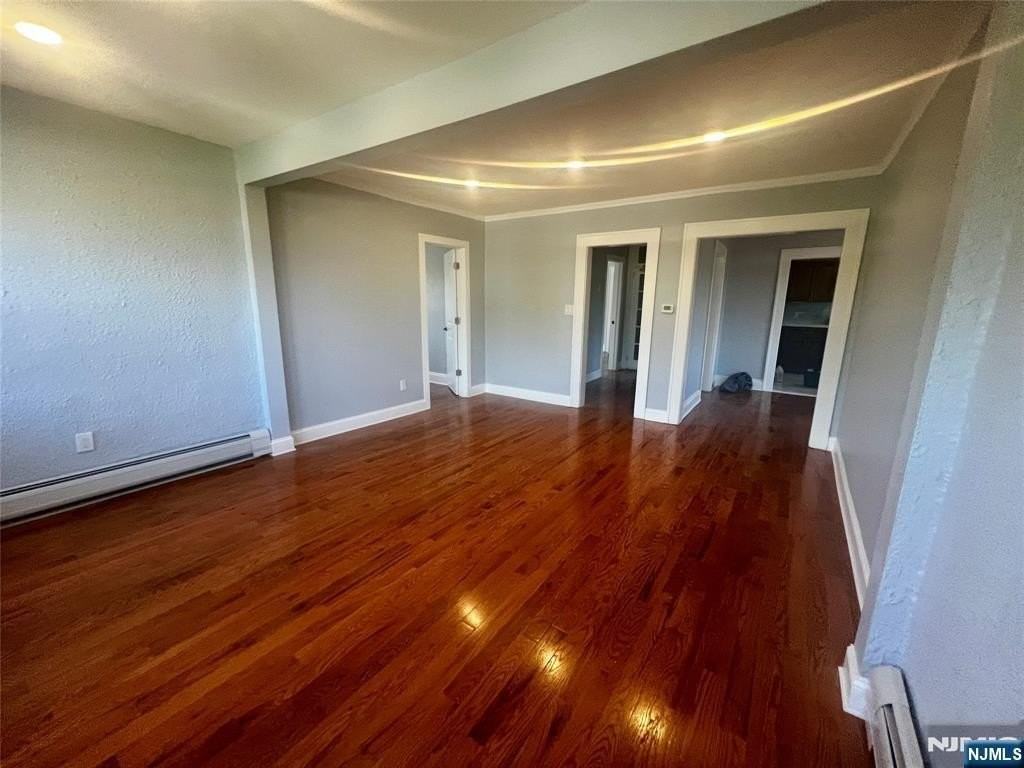 114 Cloverdale Ave - Photo 7 of 22