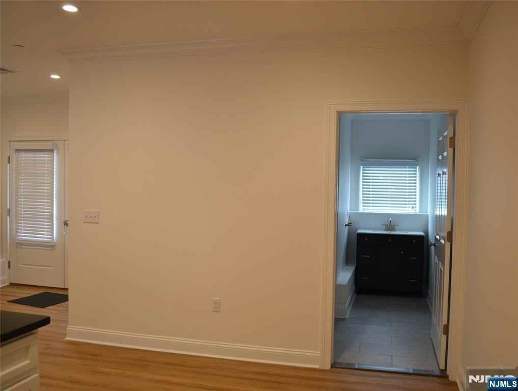 201 Franklin Ave - Photo 4 of 16