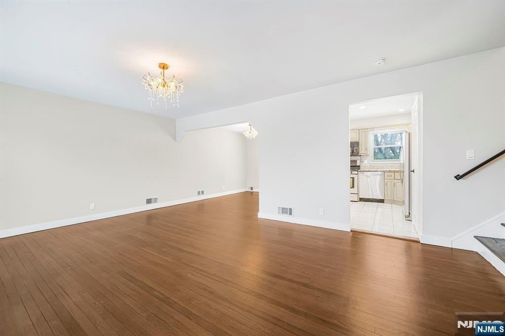 111 Charles St - Photo 4 of 22