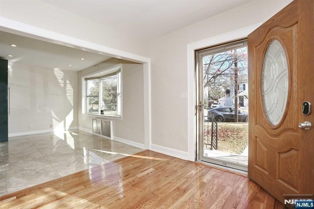 7-09 Campbell Rd - Photo 5 of 41