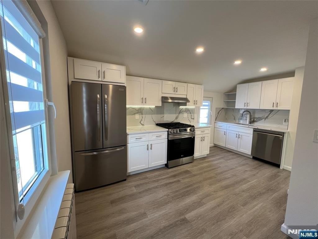 35 Macarthur Ave - Photo 3 of 13