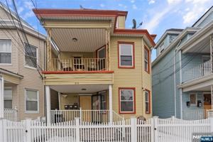 featured image of 315 E 18th St