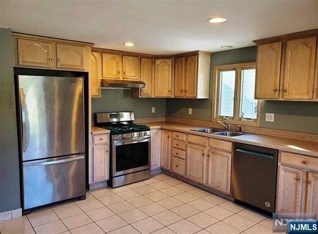 44 Chamberlain Ave 2nd Fl - Photo 5 of 18