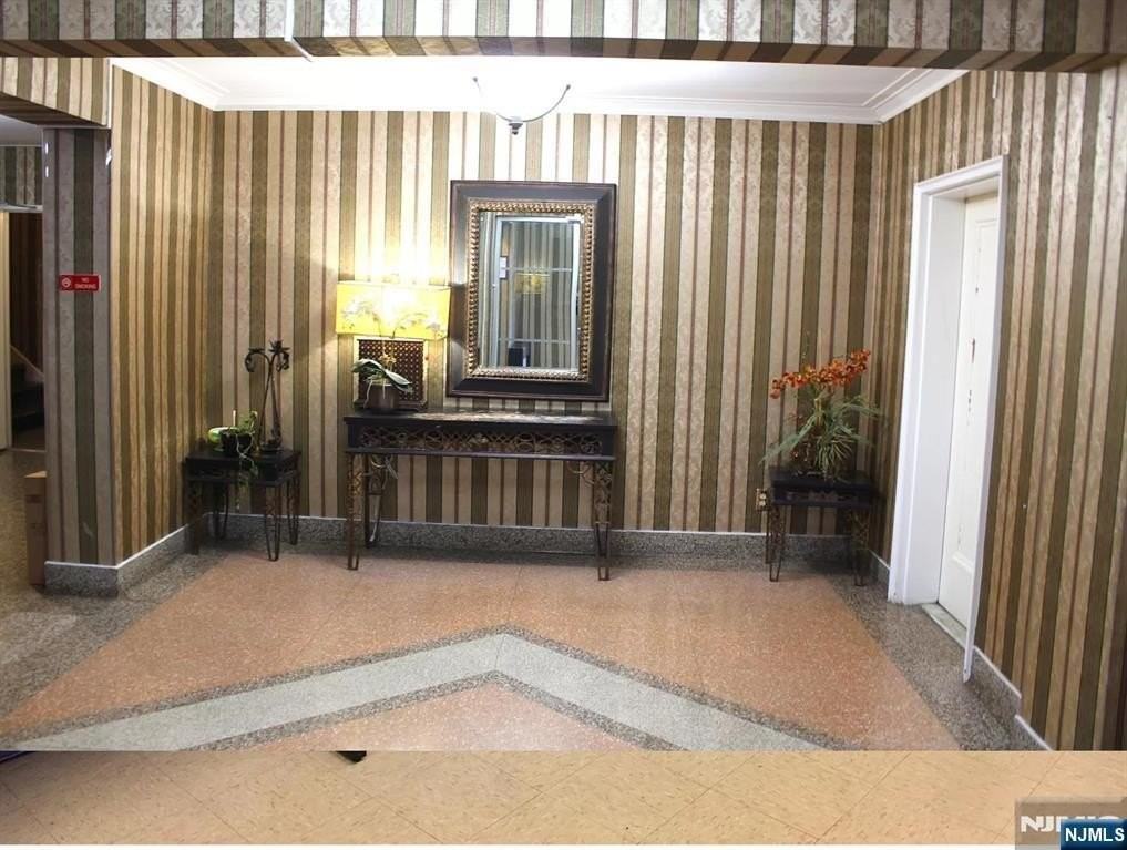 2320 Linwood Ave Apt 1f - Photo 3 of 14