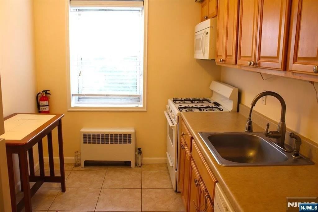 2320 Linwood Ave Apt 1f - Photo 6 of 14