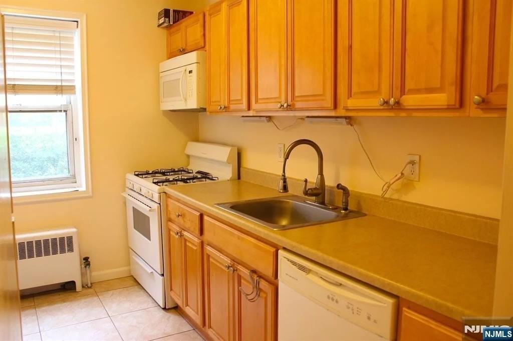 2320 Linwood Ave Apt 1f - Photo 7 of 14